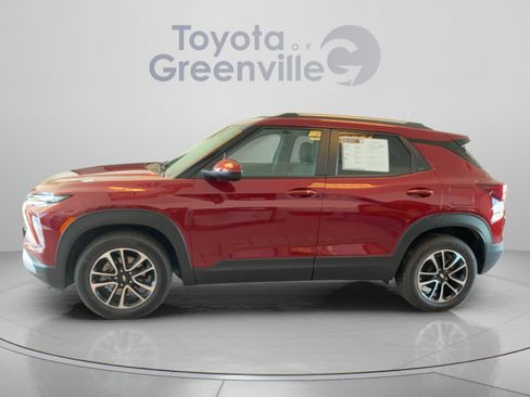 Used 2024 Chevrolet TrailBlazer LT w/ LT Cold Weather Package FWD image 2