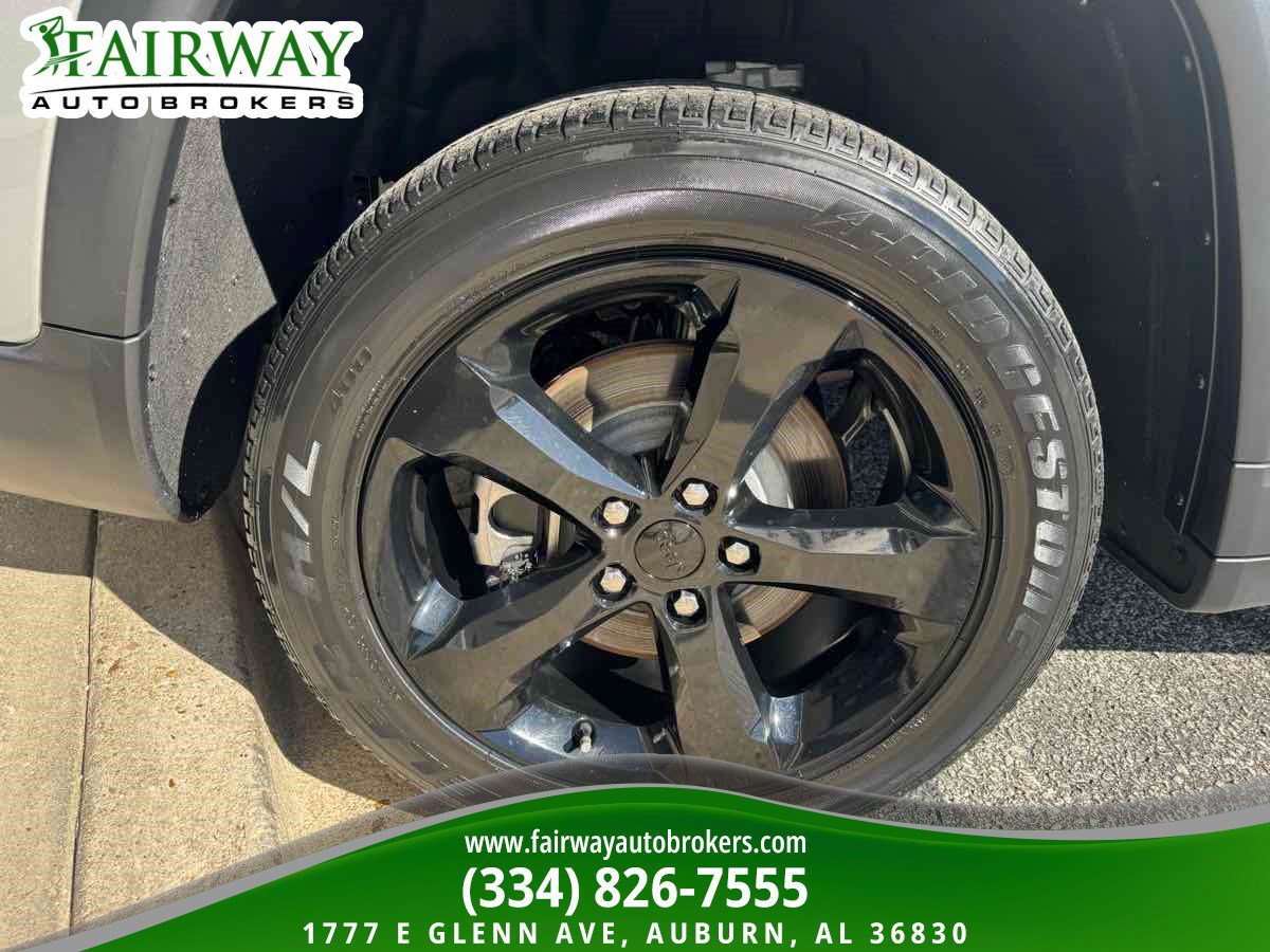 Used 2023 Jeep Grand Cherokee L Laredo AWD/4WD image 35