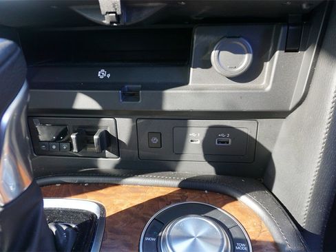 Used 2023 Nissan Armada SL w/ Captain's Chairs Package image 13