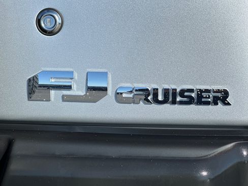 Used 2007 Toyota FJ Cruiser 4WD image 25