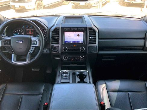 Used 2021 Ford Expedition XLT image 15