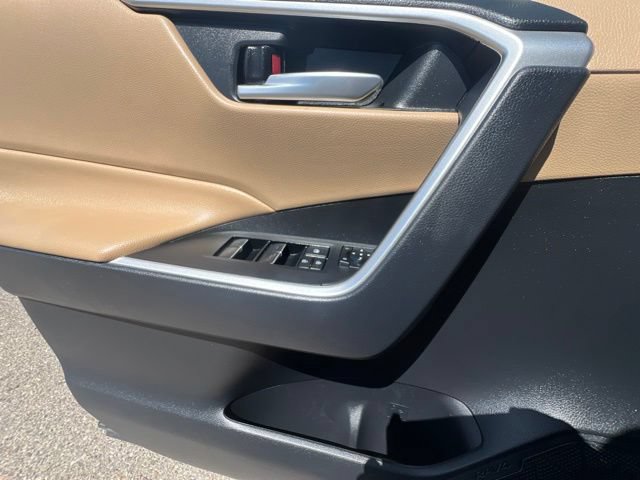 Used 2025 Toyota RAV4 XLE AWD/4WD image 28