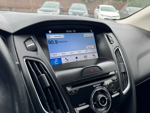 Used 2017 Ford Focus SEL w/ Cold Weather Package FWD image 23
