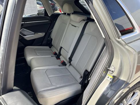Used 2021 Audi Q3 2.0T Premium w/ Convenience Package AWD/4WD image 12