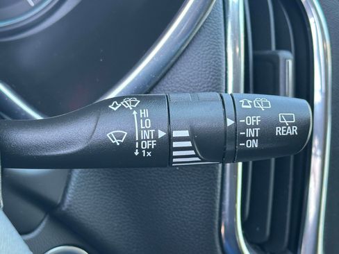 Used 2023 Chevrolet Equinox LT FWD image 24