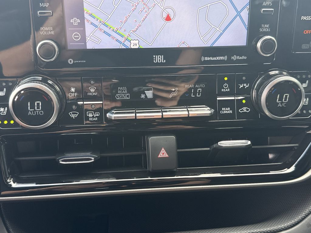 Used 2021 Toyota Highlander Limited FWD image 25