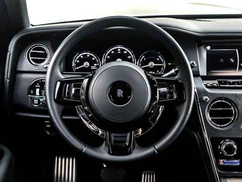 Used 2024 Rolls-Royce Cullinan image 18