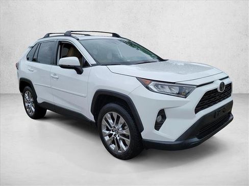Used 2020 Toyota RAV4 XLE Premium FWD image 3