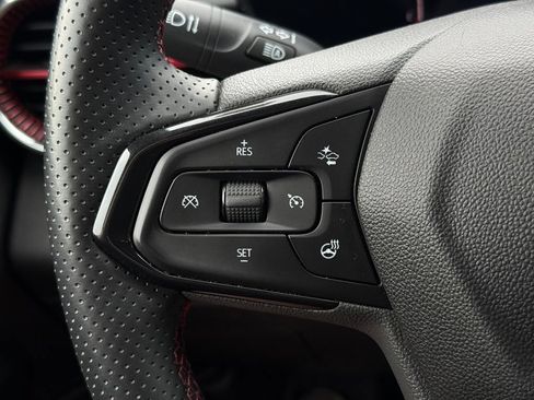 Used 2024 Chevrolet Trax RS FWD image 22