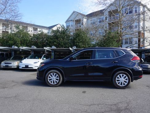 Used 2017 Nissan Rogue S image 5