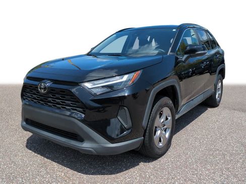 Used 2022 Toyota RAV4 XLE FWD image 1