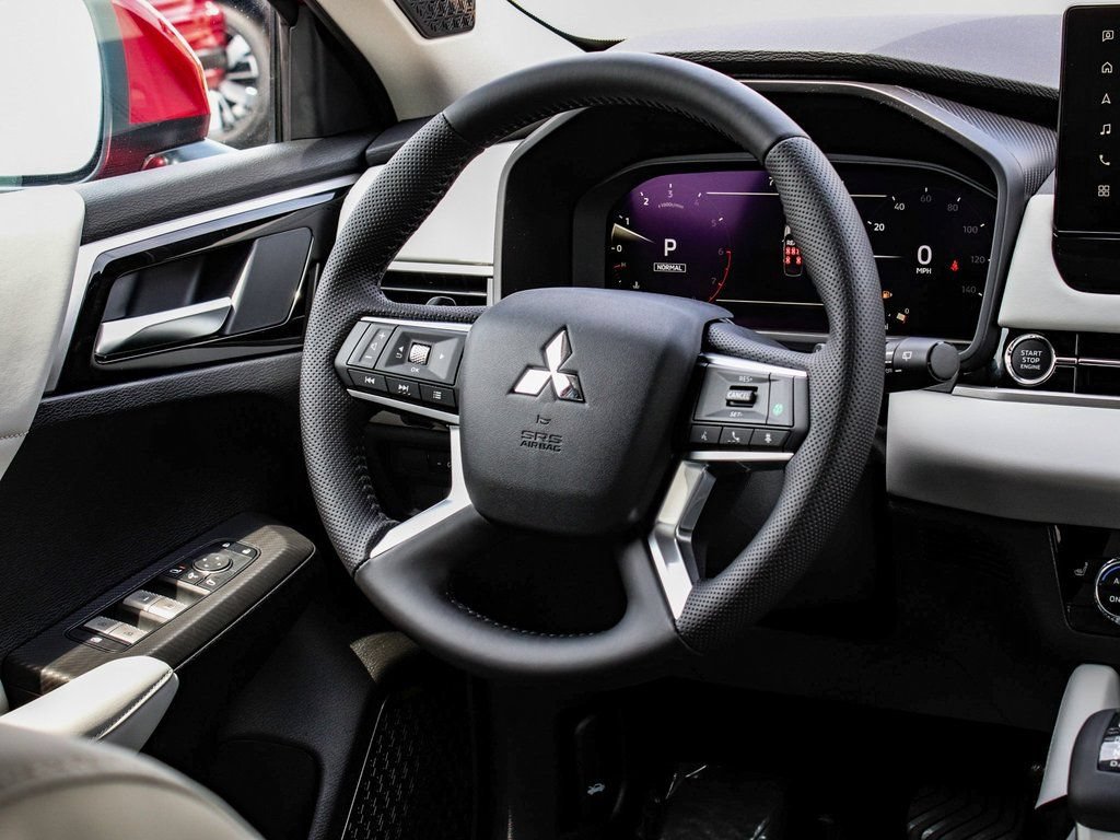 Used 2025 Mitsubishi Outlander SE AWD/4WD image 25