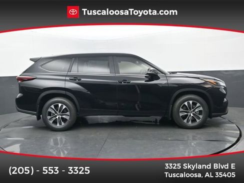 Used 2026 Toyota Highlander XLE image 1