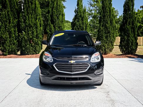 Used 2017 Chevrolet Equinox LS FWD image 3