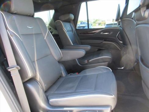 Used 2023 Cadillac Escalade Premium Luxury image 34