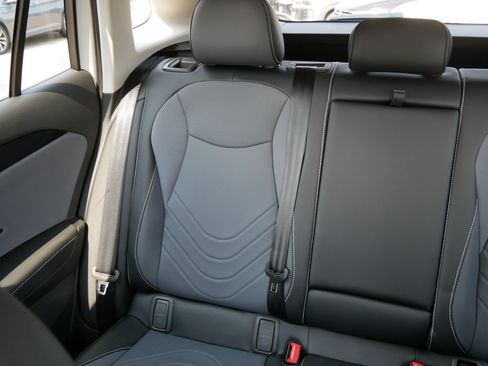 Certified 2025 Volkswagen Tiguan SE AWD/4WD image 12