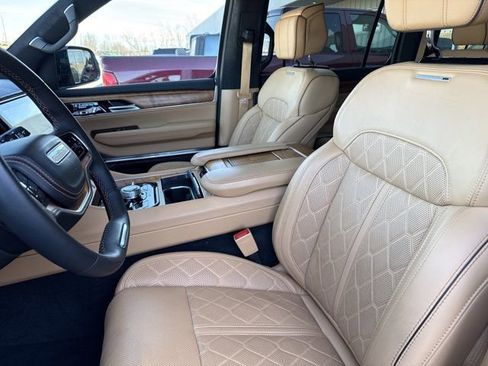 Used 2024 Jeep Grand Wagoneer Series III image 5