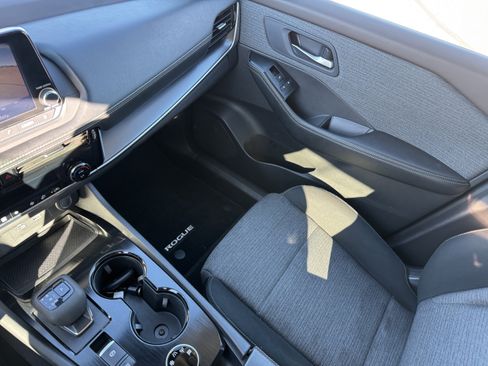 Used 2022 Nissan Rogue SV image 30