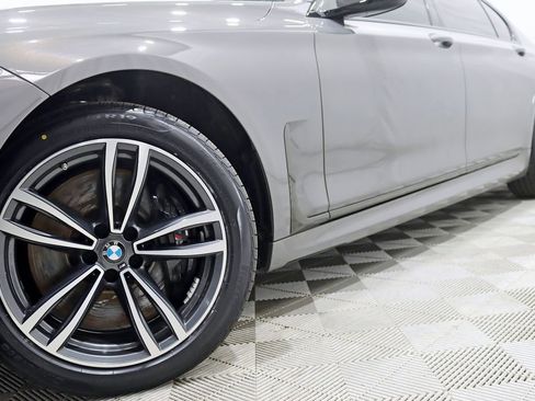 Used 2022 BMW 750i xDrive w/ Executive Package AWD/4WD image 4