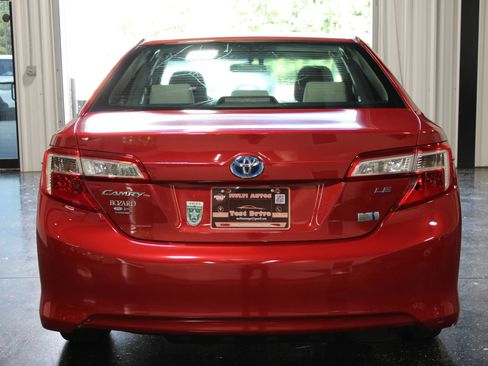 Used 2013 Toyota Camry LE FWD image 4