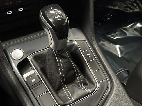 Used 2024 Volkswagen Tiguan SE AWD/4WD image 18