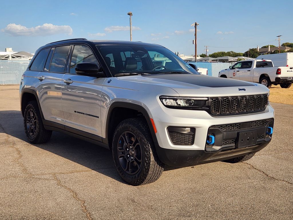 Used 2025 Jeep Grand Cherokee Trailhawk AWD/4WD image 3