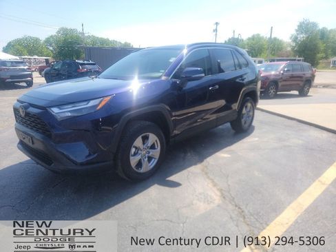 Used 2025 Toyota RAV4 XLE AWD/4WD image 1