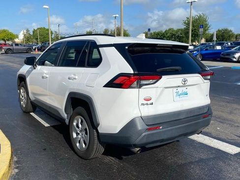 Used 2020 Toyota RAV4 LE image 7