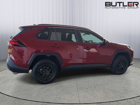 Used 2020 Toyota RAV4 LE FWD image 7