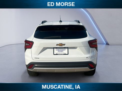 Used 2025 Chevrolet Trax LT w/ LT Convenience Package FWD image 4