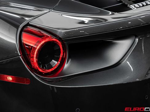 Used 2018 Ferrari 488 GTB RWD image 22