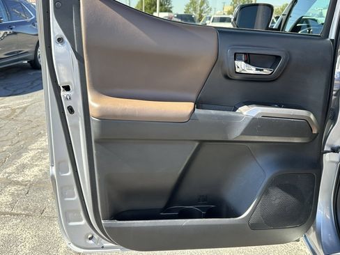 Used 2019 Toyota Tacoma Limited image 17