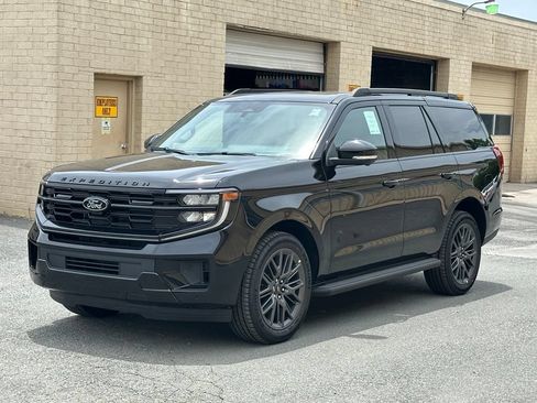 New 2026 Ford Expedition Platinum w/ Stealth Appearance Package AWD/4WD image 2