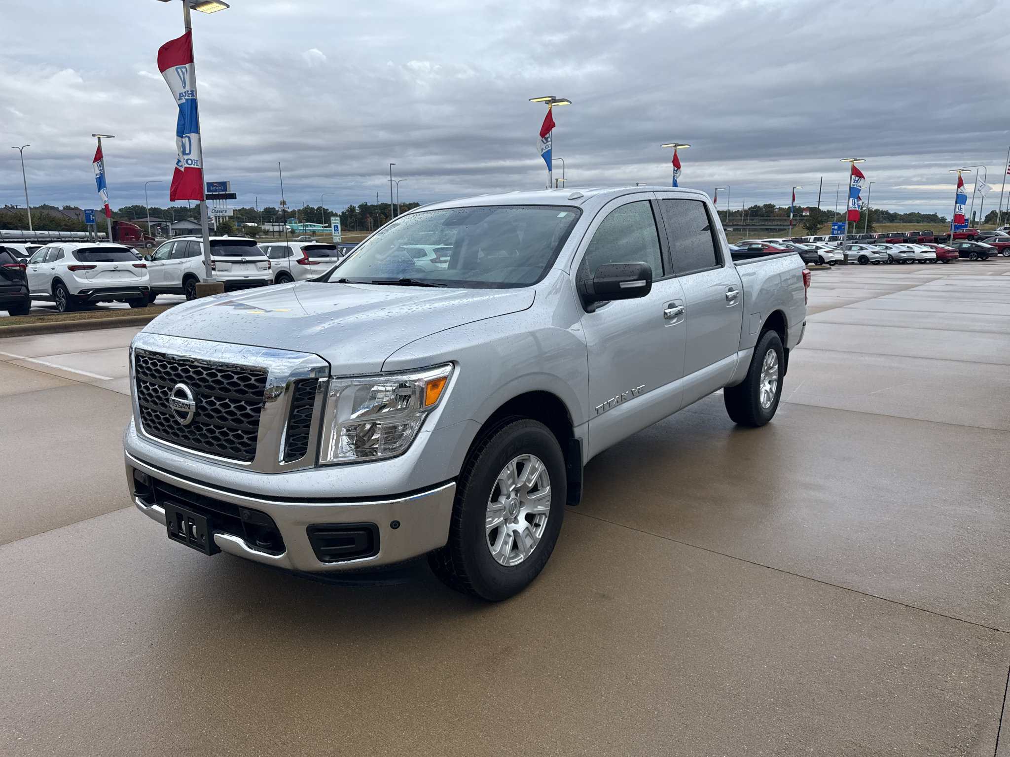 Used 2018 Nissan Titan SV w/ SV Convenience Package AWD/4WD image 1