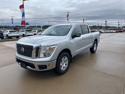 Used 2018 Nissan Titan SV w/ SV Convenience Package