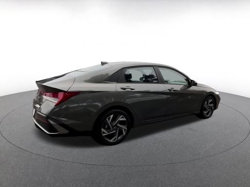 Used 2025 Hyundai Elantra SEL image 15