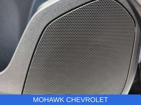 Used 2025 Chevrolet Trax LT w/ LT Convenience Package FWD image 24