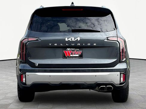 Used 2023 Kia Telluride EX w/ EX Captain's Chair Package FWD image 5