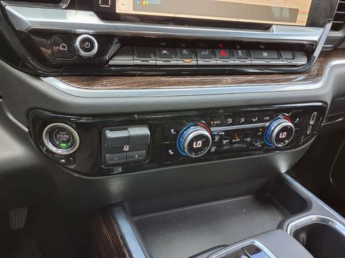 Used 2022 GMC Sierra 1500 Elevation w/ Preferred Package image 16