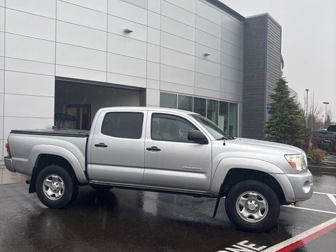 Used 2009 Toyota Tacoma PreRunner image 1