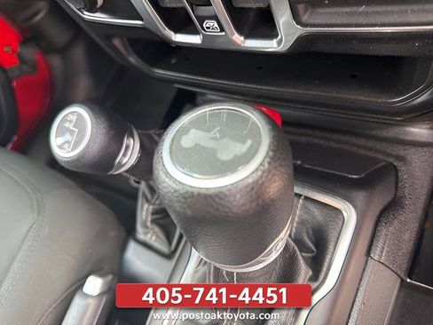 Used 2022 Jeep Wrangler Unlimited Sahara AWD/4WD image 8