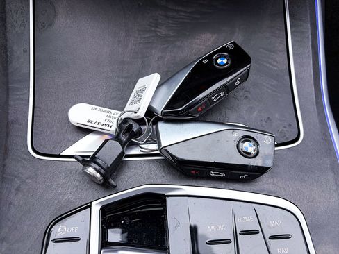 Used 2023 BMW X7 xDrive40i w/ M Sport Package AWD/4WD image 27