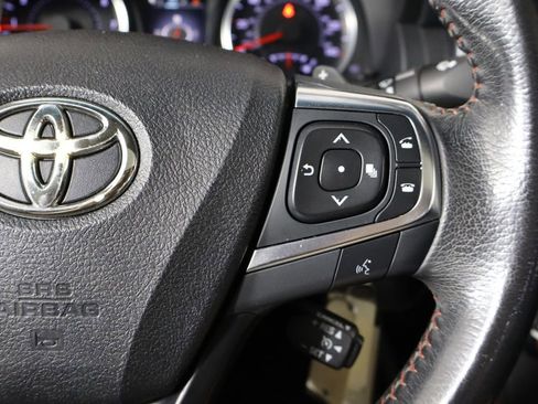 Used 2017 Toyota Camry SE w/ Moonroof Package FWD image 10