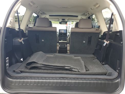 Used 2022 Lexus GX 460 Premium w/ Accessory Package image 18