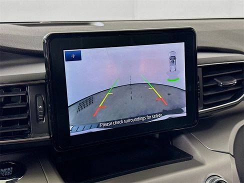 Used 2022 Ford Explorer XLT w/ Equipment Group 202A image 10