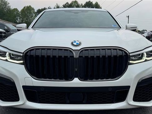 Used 2022 BMW 740i w/ M Sport Package RWD image 16