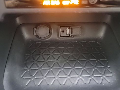 Used 2019 Toyota RAV4 XLE w/ All Weather Liner Package AWD/4WD image 31