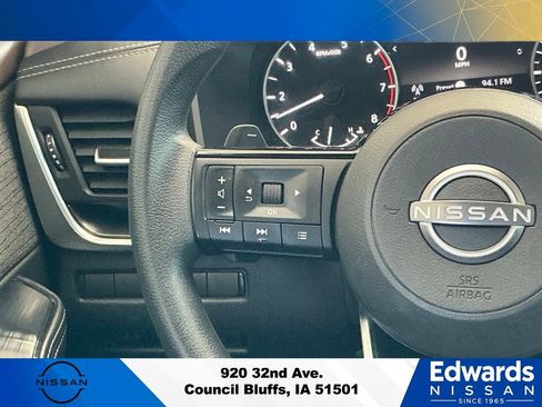 Used 2023 Nissan Rogue SV AWD/4WD image 17