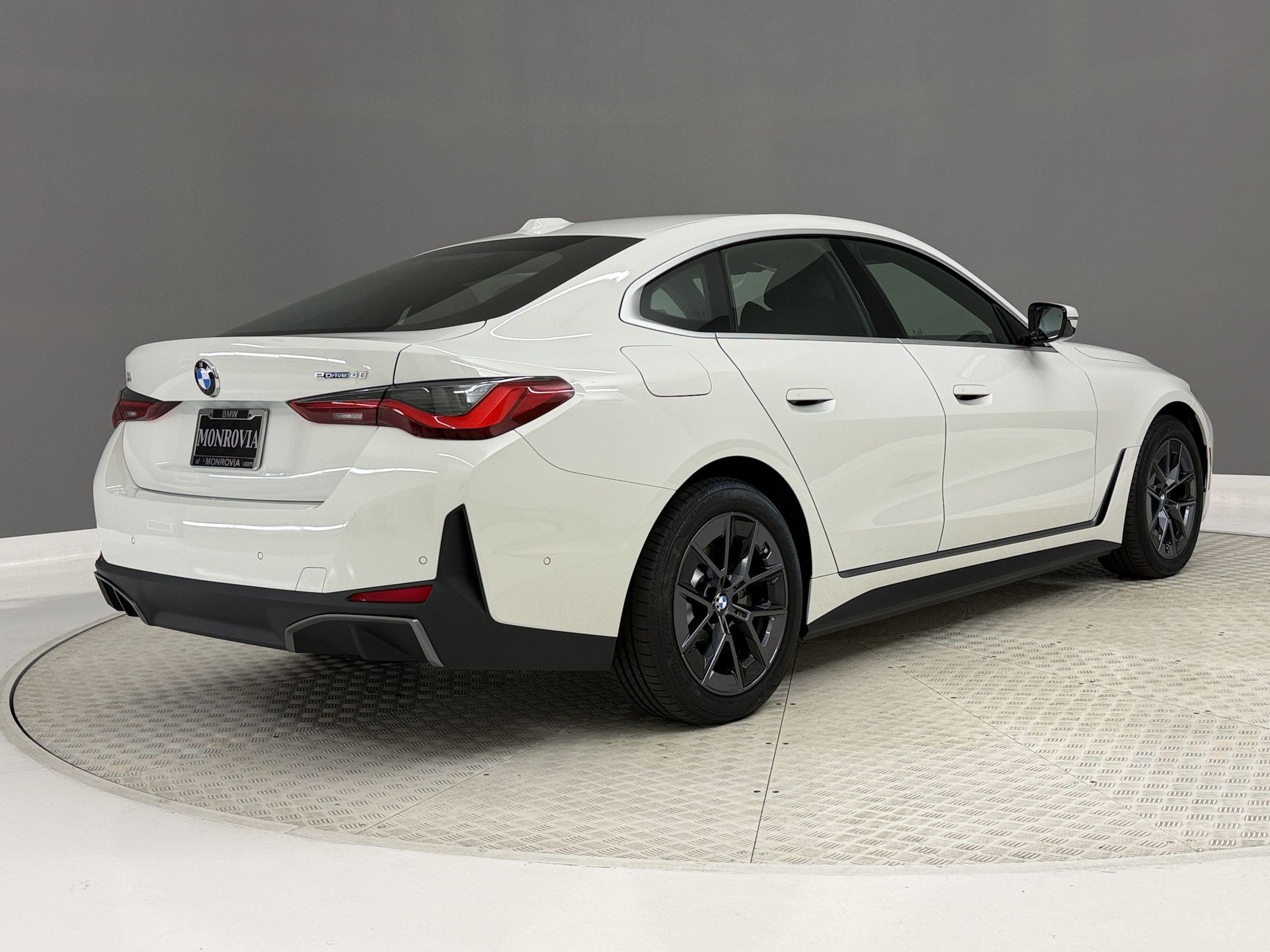 New 2026 BMW i4 eDrive40 w/ Parking Assistance Package RWD image 9
