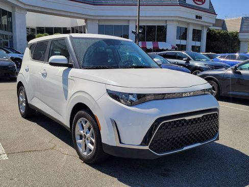 Certified 2024 Kia Soul LX w/ Option Group 015 FWD image 3